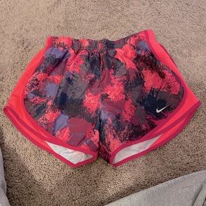 Womens Nike dry fit athletic shorts size medium in multi color.